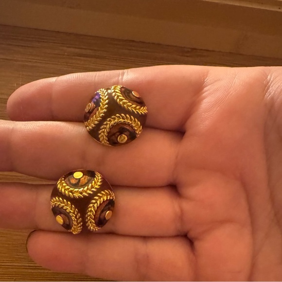 Elegant VTG Gold and Brown Enamel Clip On Earrings - Picture 6 of 16